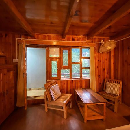 מנאלי Pine Tower Inn מראה חיצוני תמונה