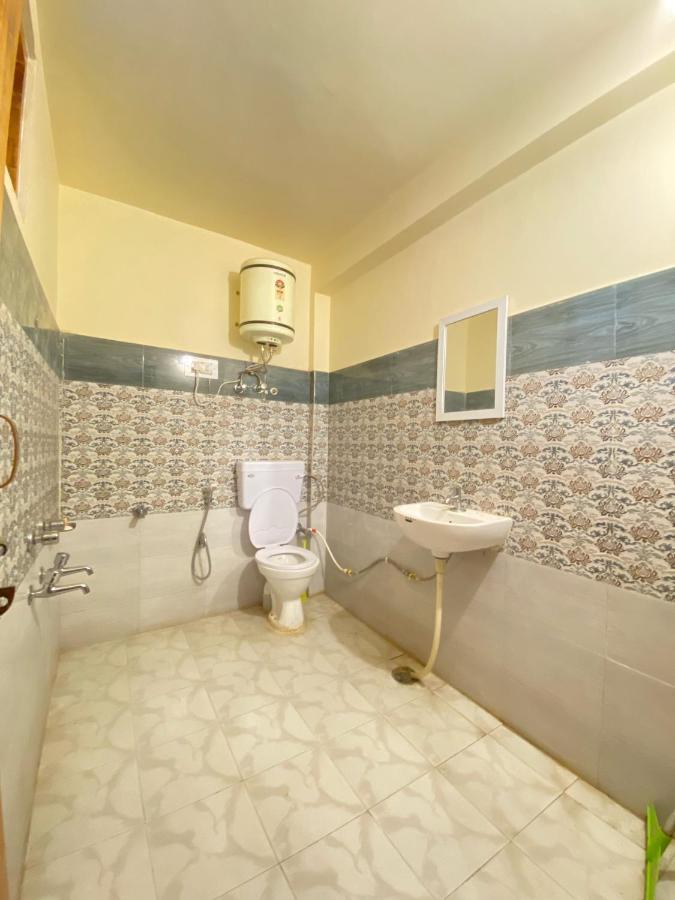 מנאלי Pine Tower Inn מראה חיצוני תמונה