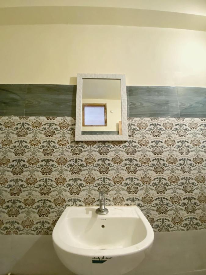 מנאלי Pine Tower Inn מראה חיצוני תמונה