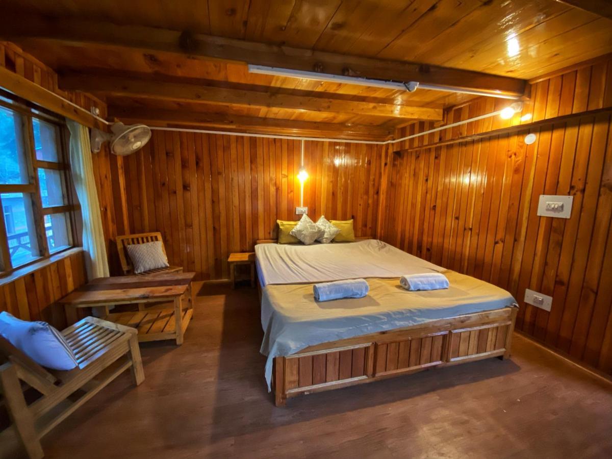 מנאלי Pine Tower Inn מראה חיצוני תמונה