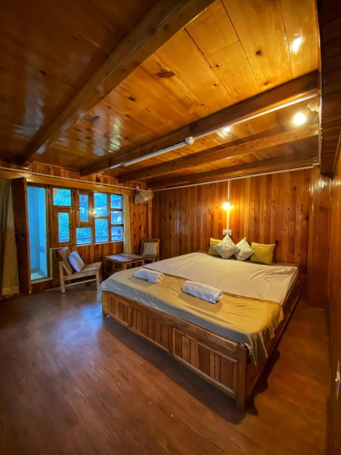 מנאלי Pine Tower Inn מראה חיצוני תמונה