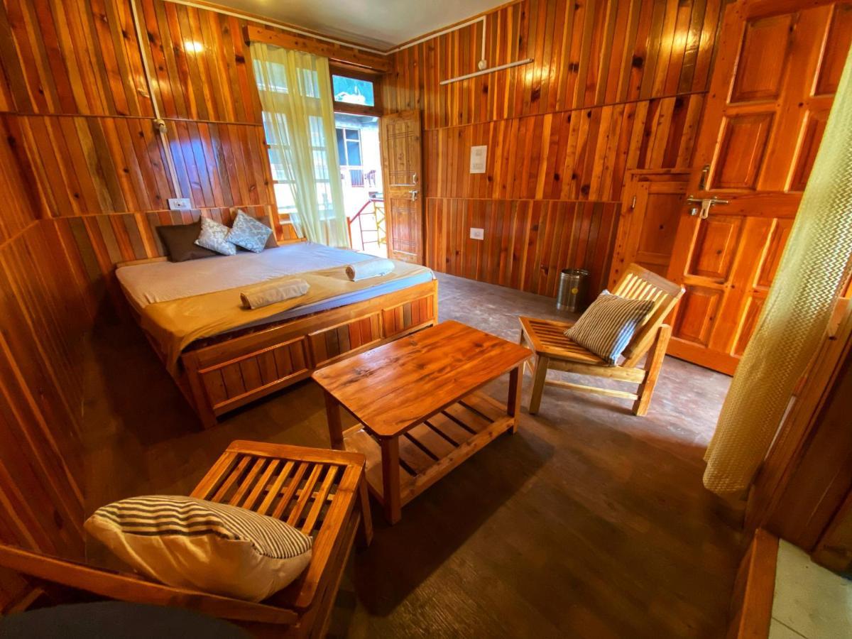 מנאלי Pine Tower Inn מראה חיצוני תמונה