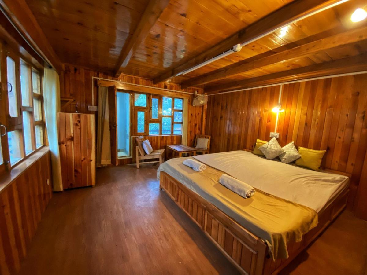 מנאלי Pine Tower Inn מראה חיצוני תמונה