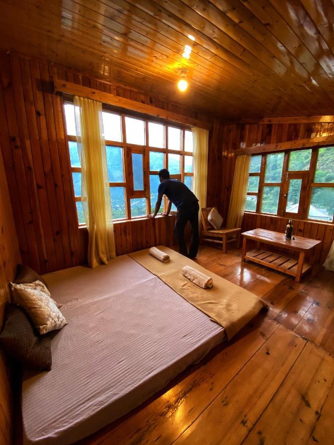 מנאלי Pine Tower Inn מראה חיצוני תמונה