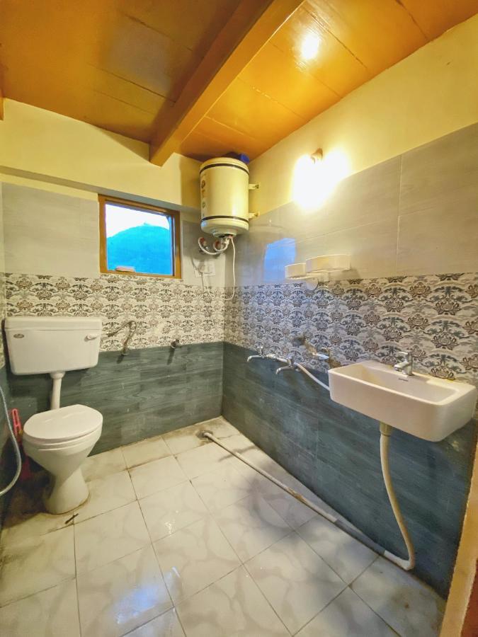 מנאלי Pine Tower Inn מראה חיצוני תמונה